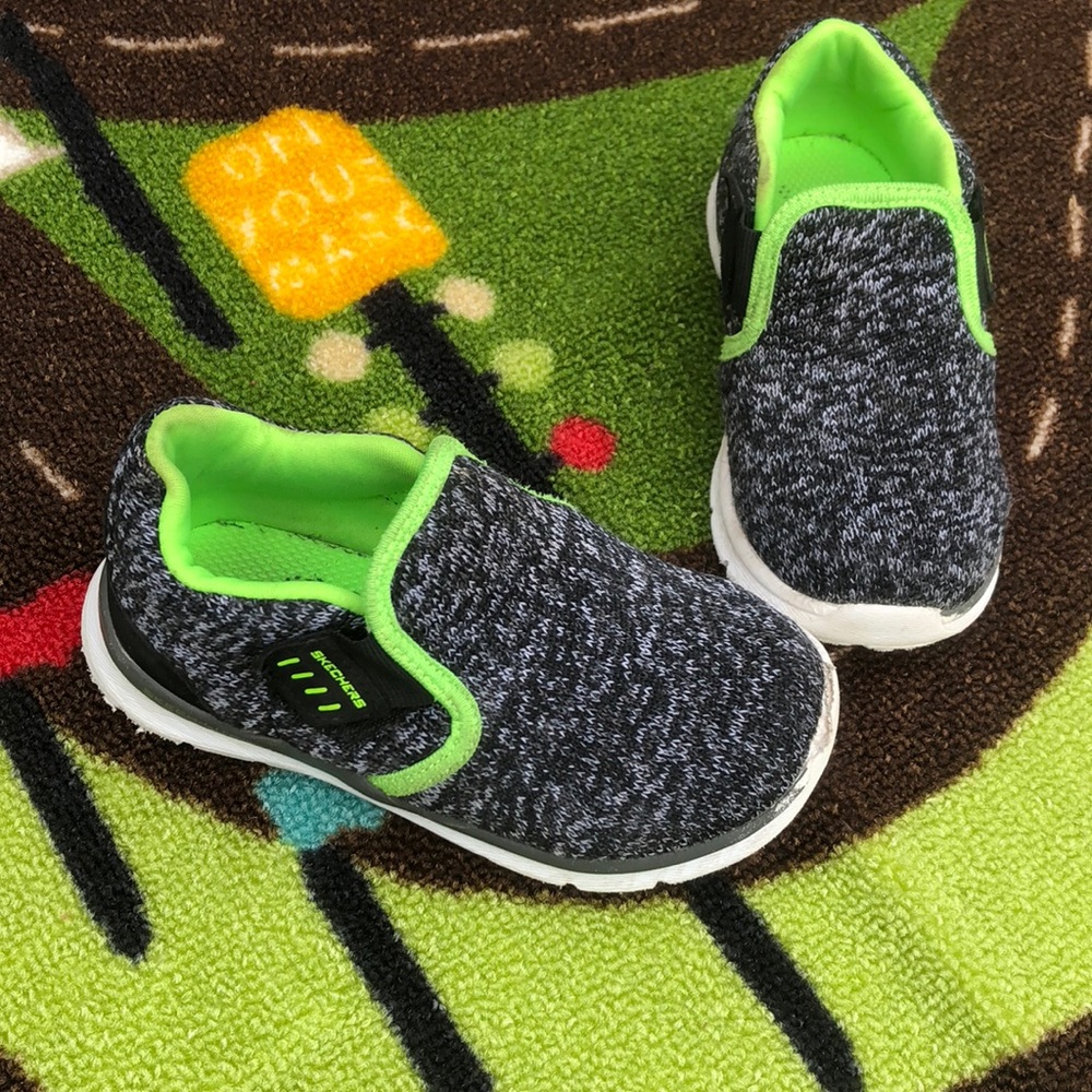 Skechers infant/toddler slip on shoes